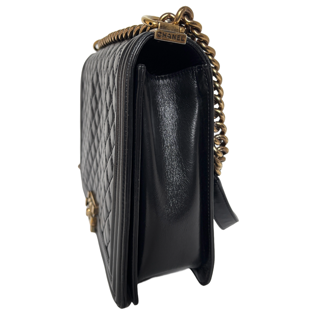 Chanel "Boy Jumbo 30" shoulder bag