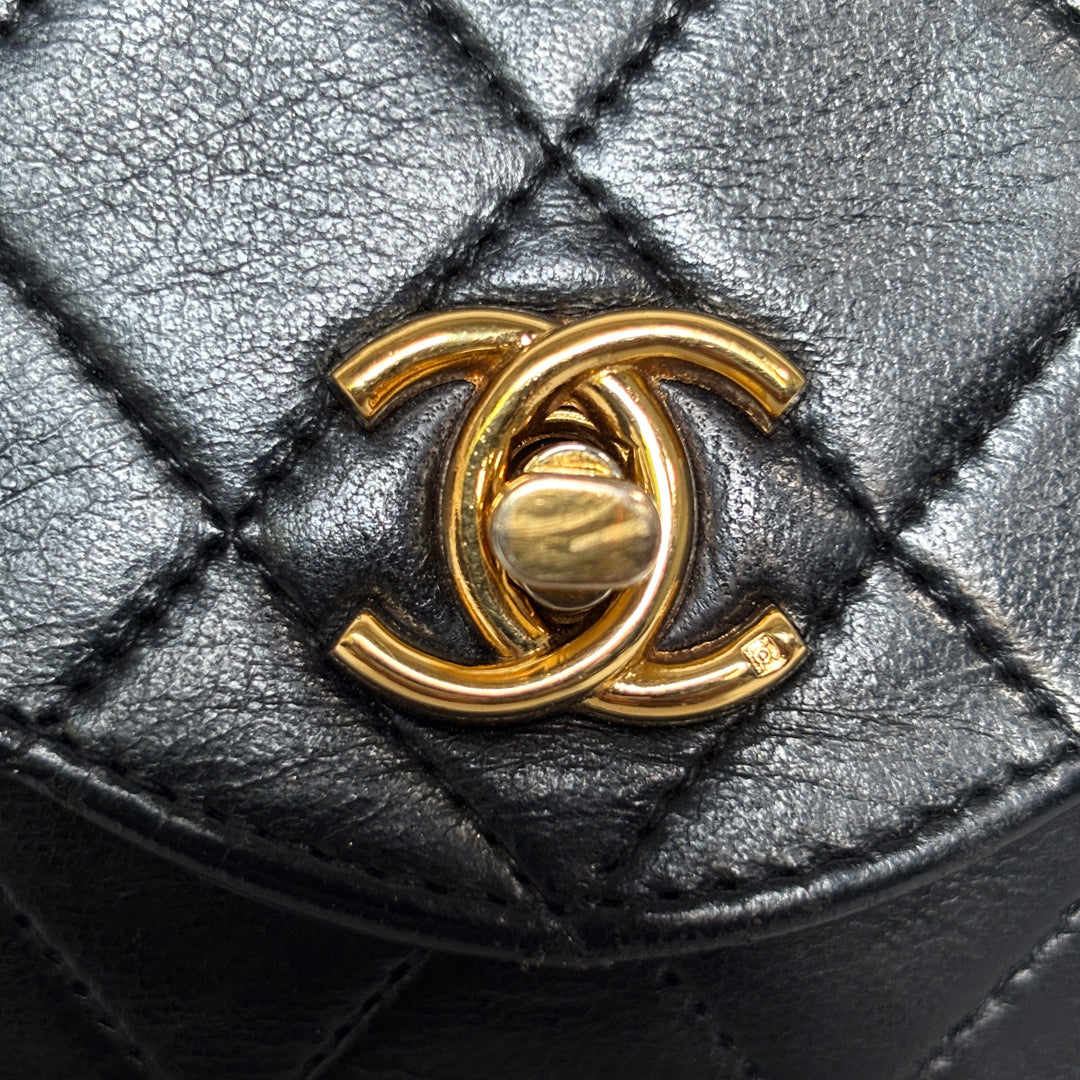 Chanel vintage classic flap bag '84