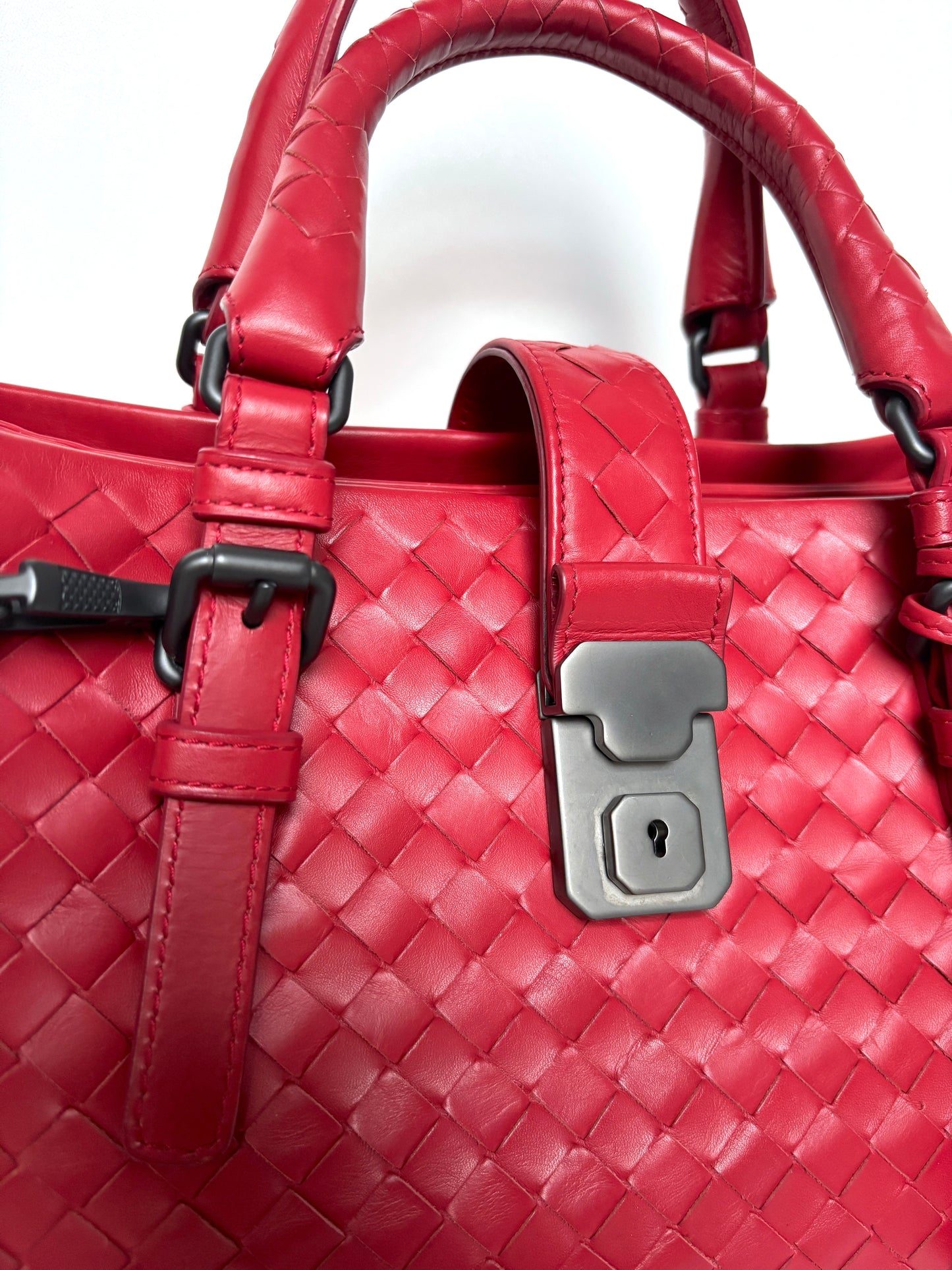 Bottega Veneta "Roma" shoulder bag.