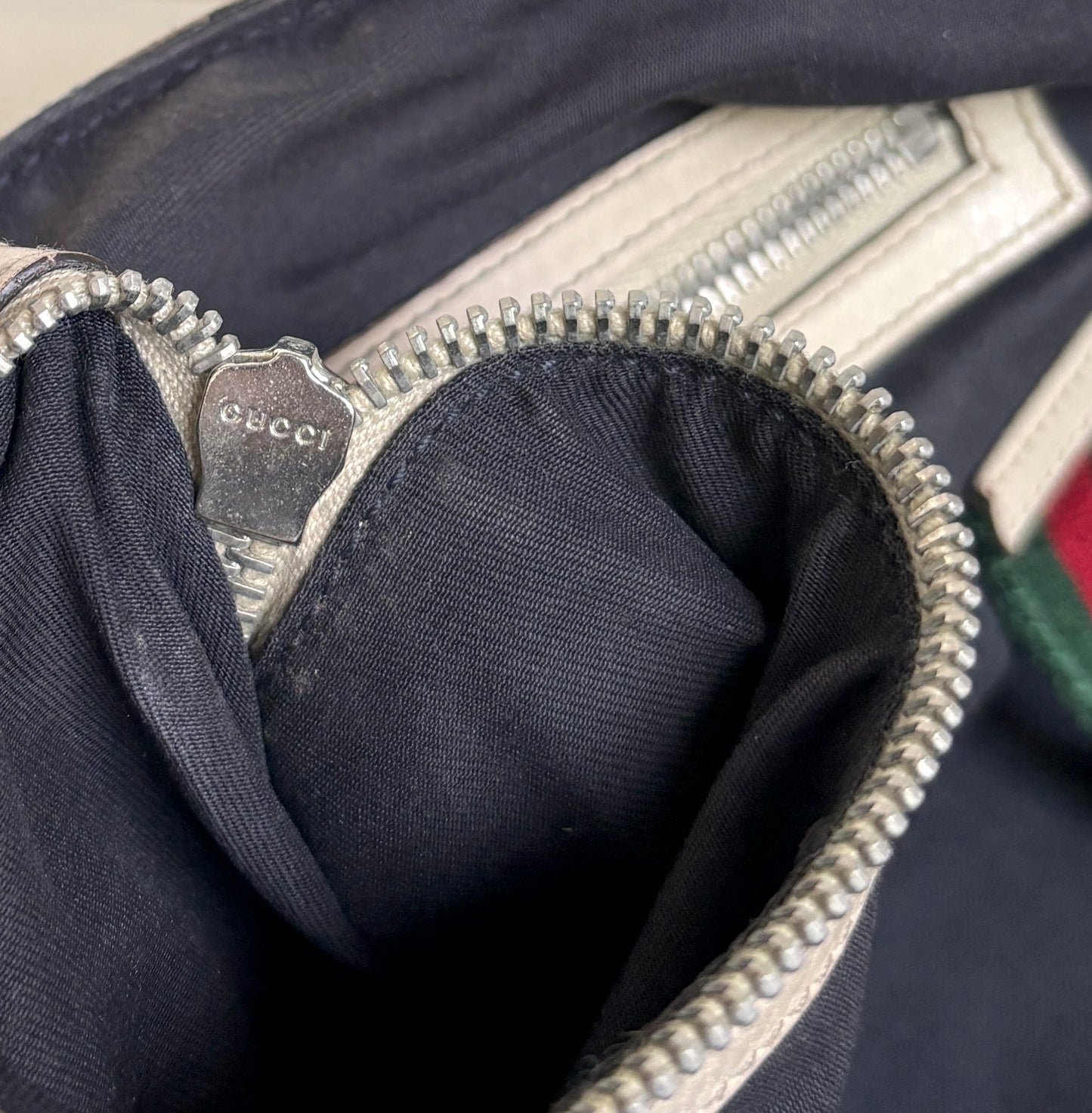 Gucci leather shoulder bag