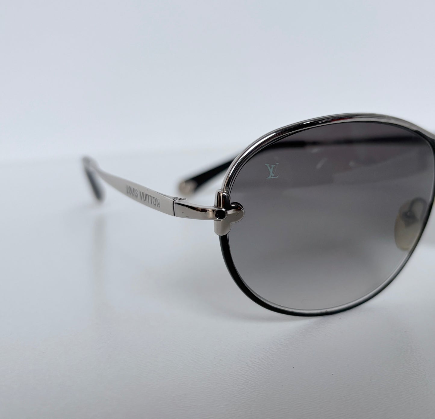 Louis Vuitton aviator sunglasses