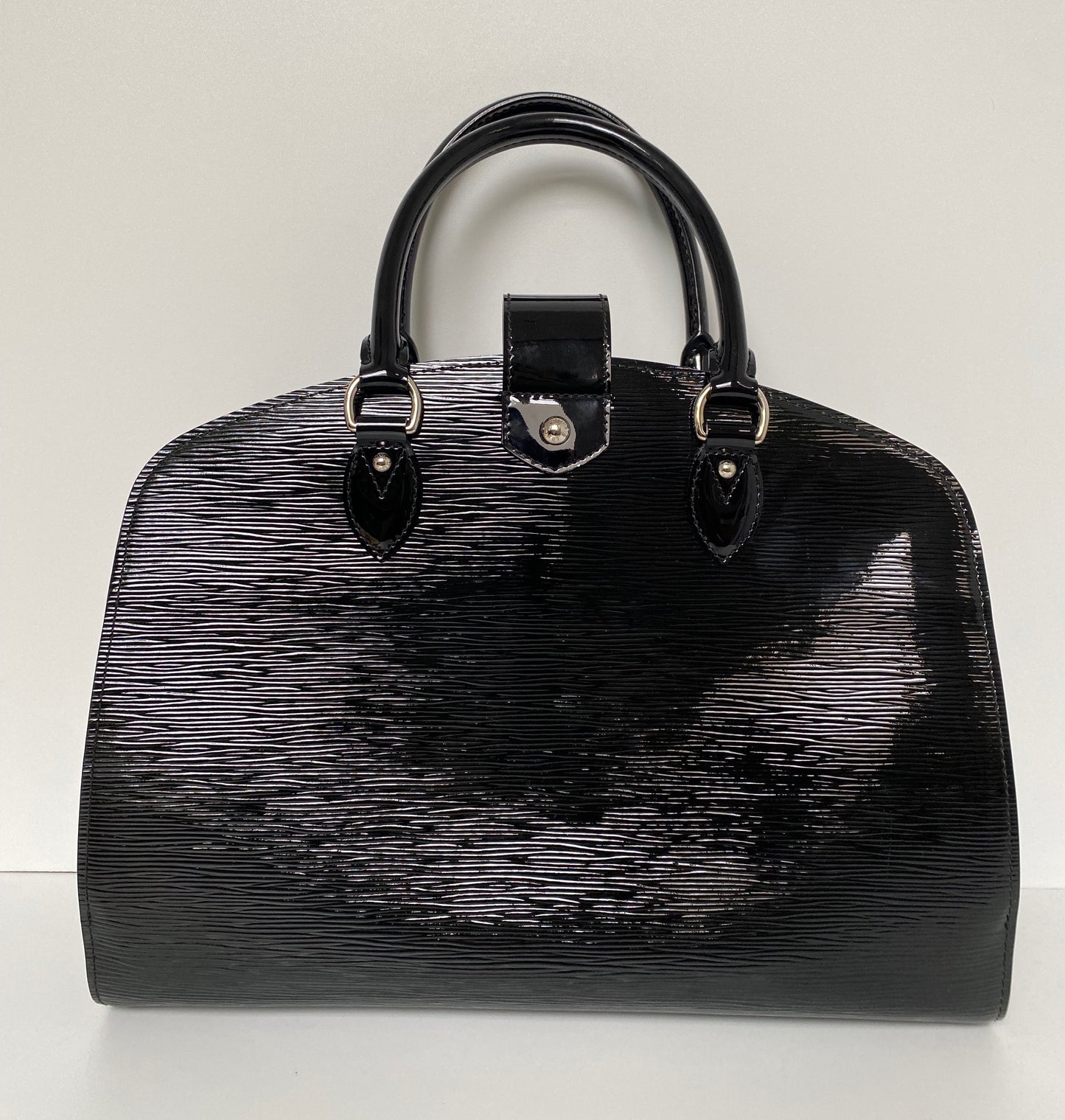 Louis Vuitton "Epi Pont Neuf" handbag