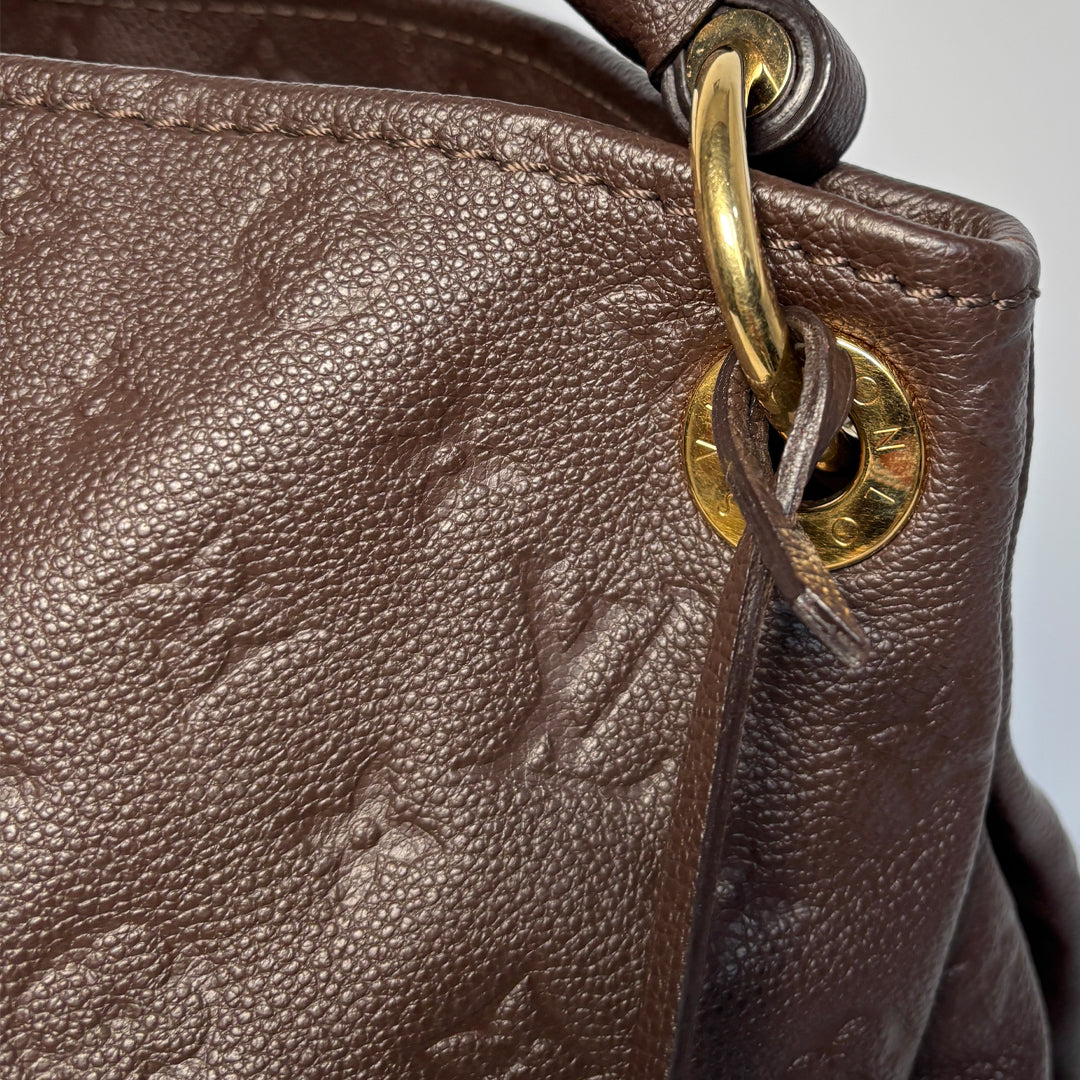 Louis Vuitton "Artsy MM" hobo bag