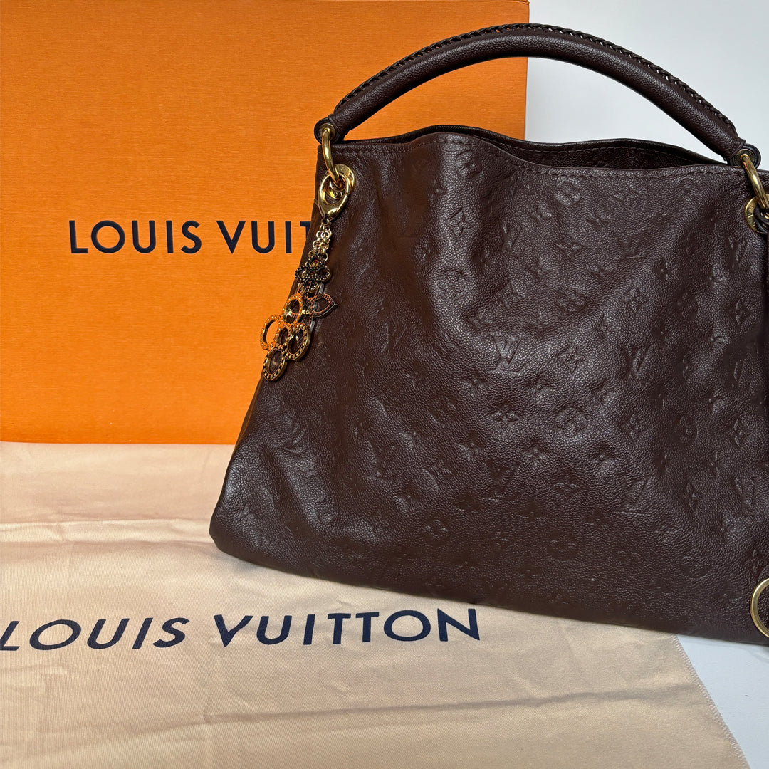 Louis Vuitton "Artsy MM" hobo bag