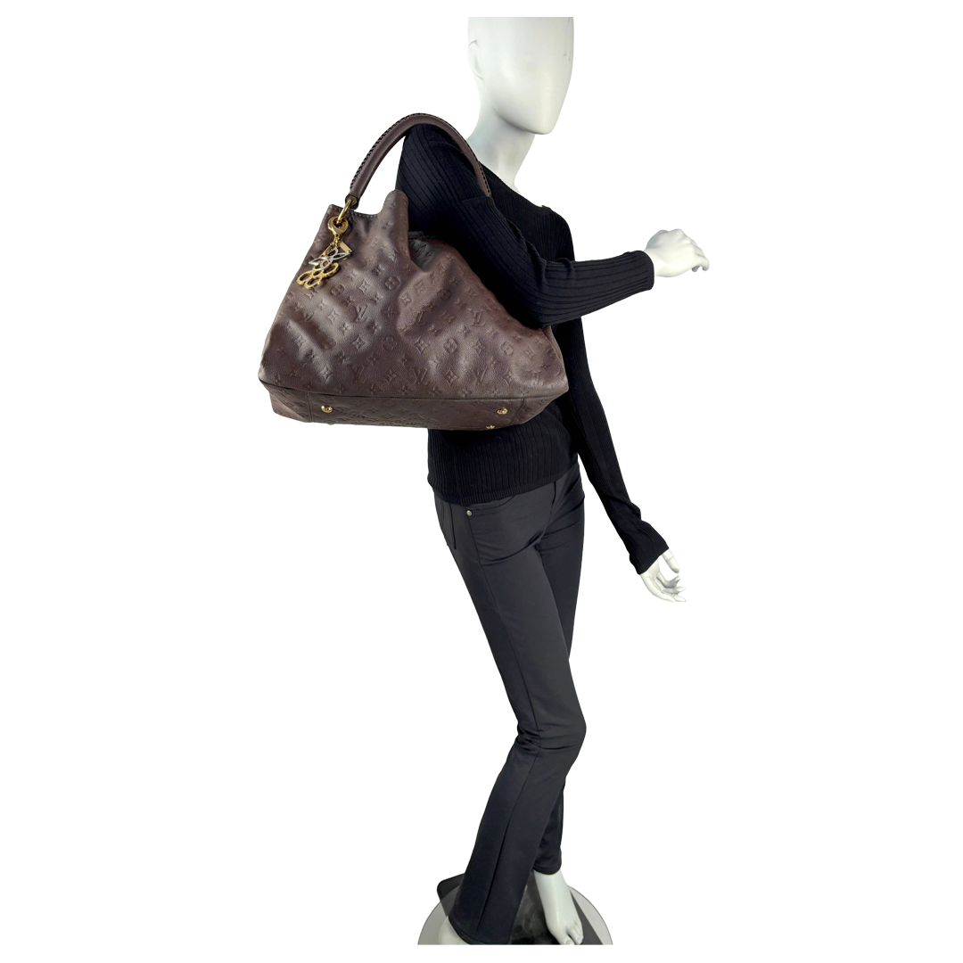 Louis Vuitton "Artsy MM" hobo bag