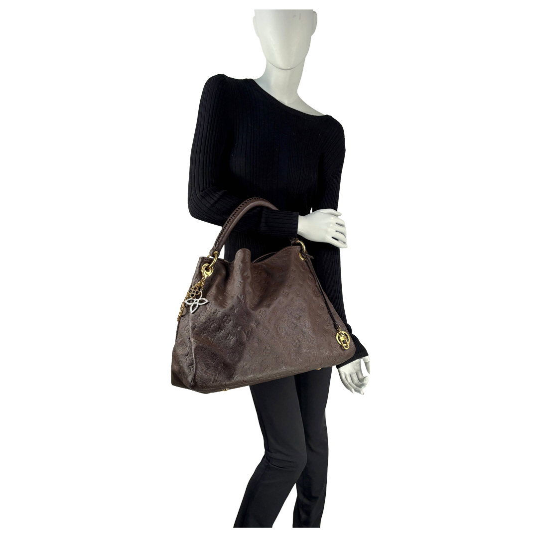 Louis Vuitton "Artsy MM" hobo bag