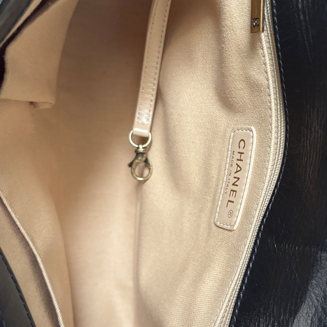 Chanel "Boy Jumbo 30" shoulder bag