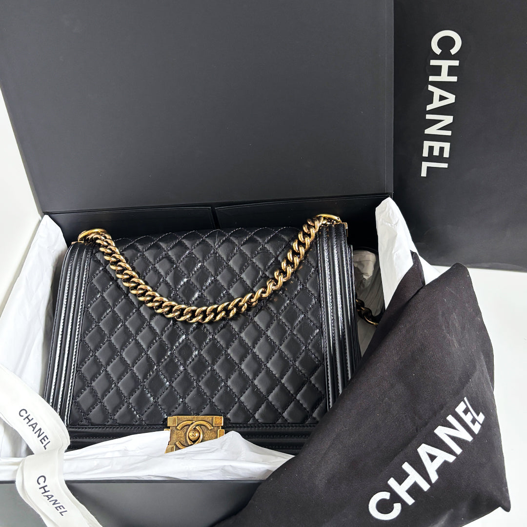 Chanel "Boy Jumbo 30" shoulder bag